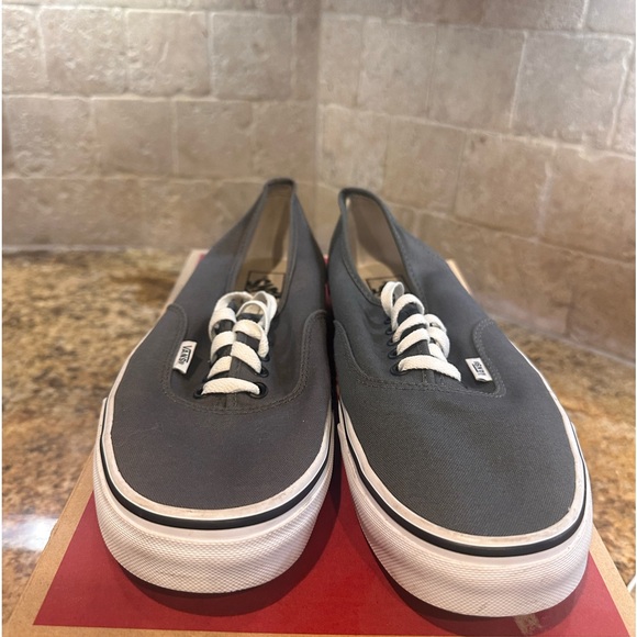 Men’s Vans - Picture 2 of 4